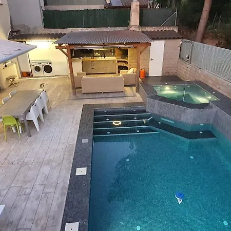 Villa Urbanizacion El Pantano 4 *